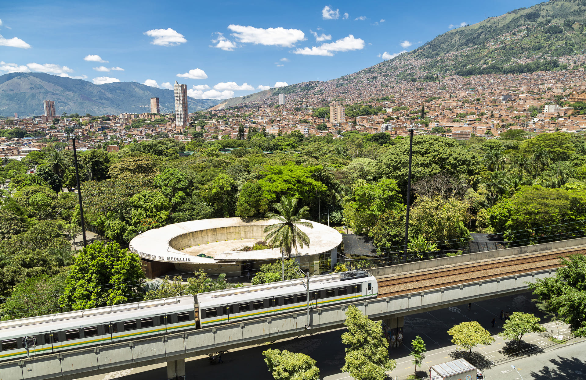 Alquiler de Carros en Medellín: Tarifas, Requisitos y Consejos